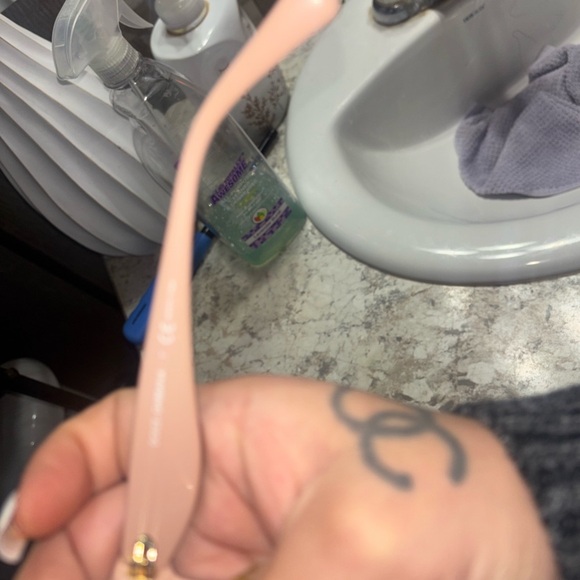 Dolce & Gabbana women’s sunglasses - Picture 3 of 5